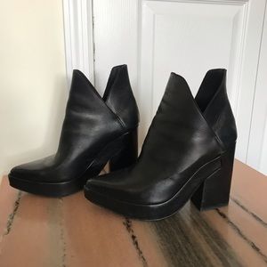 LD Tuttle leather black ankle boots